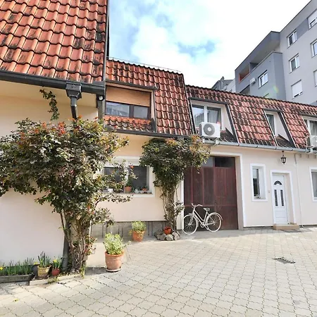 Prenociste Dvoriste Guest house Novi Sad