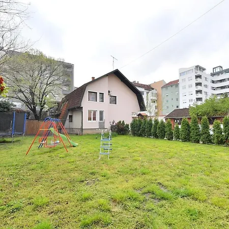 Prenociste Dvoriste 3*