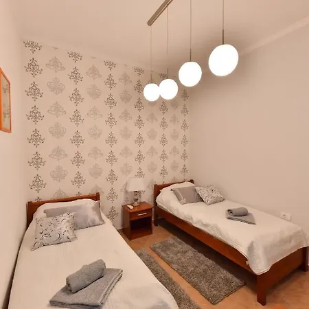 Prenociste Dvoriste 3* Novi Sad