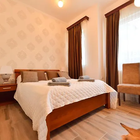 Prenociste Dvoriste 3*