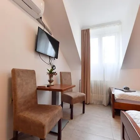 Guest house Prenociste Dvoriste