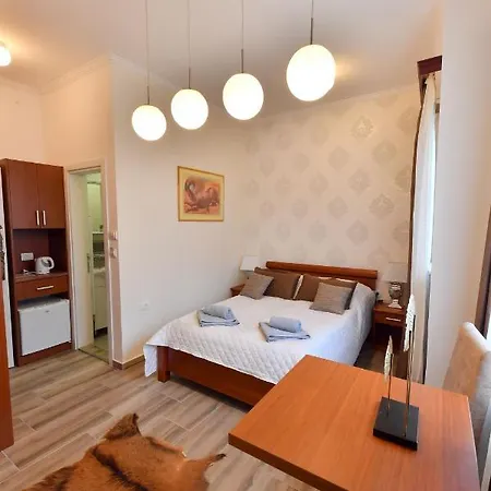 Guest house Prenociste Dvoriste 3*